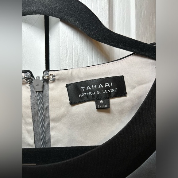Tahari - Elegant Chic Professional Gray and Black Sleeveless Dress in Size 6 - Picture 4 of 4